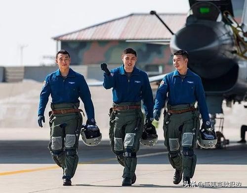 美国将开发新型飞行员耐寒服，孰料竟被中国抢先一步开发出来