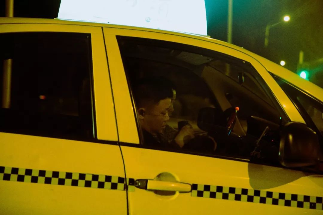 跟重庆出租车学车技,重庆最牛出租车司机带你体验