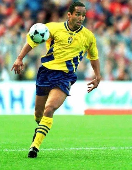 怀旧星期四｜前门兴的招牌射手，如今是瑞典最成功的经纪人之一