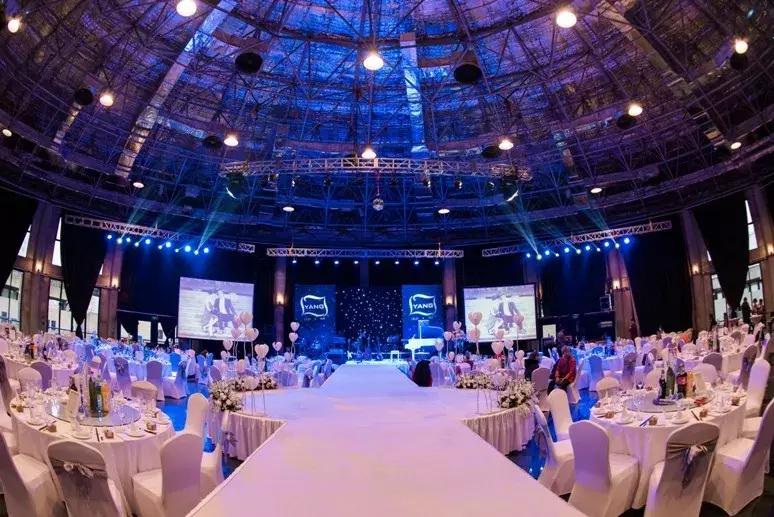 童话变现实！魔都宇宙级城堡婚礼，比爱丽丝仙境还美！