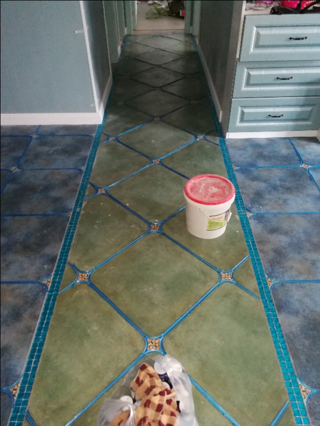 德高美缝剂白色时间久了会变色吗,臻可耐美缝剂时间久会变色发黑吗