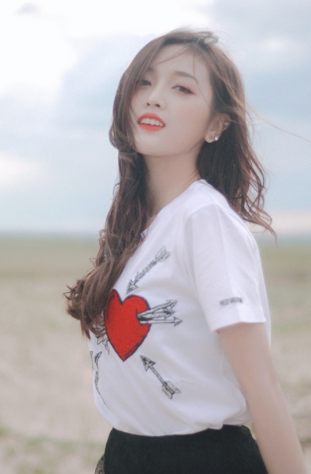 吴宣仪孟美岐绑鞋带,吴宣仪鞋带