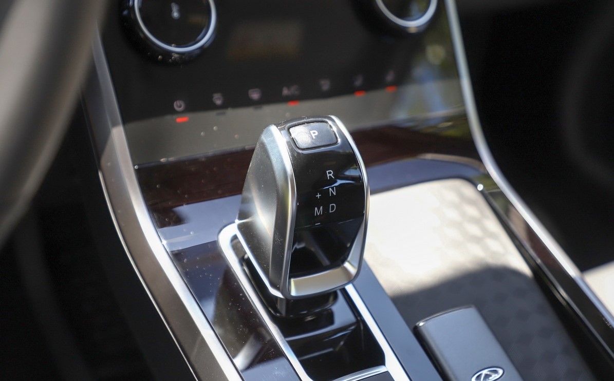 瑞虎5x跟新宝骏rs3哪个好,瑞虎5x与新宝骏rs3