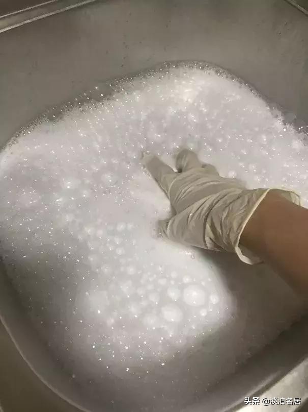 洗洁精越稠越好？才不是呢，它的去污能力是由活性剂含量决定的