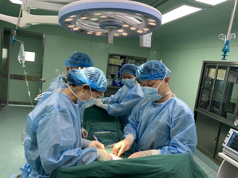 医生捐献干细胞挽救患者,医者仁心骨科医生帮患者筹钱