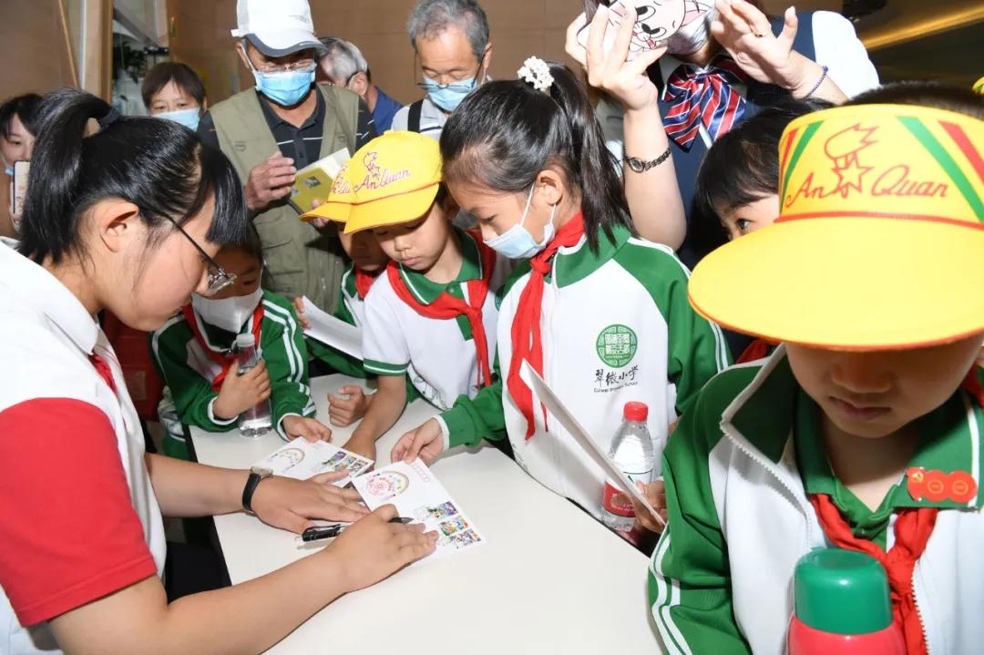 儿童画作品邮票图稿欣赏,中国邮票儿童画很好看很简单