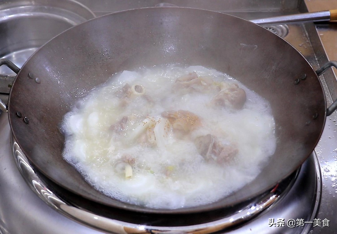 炖大骨头汤怎么炖最好喝,炖大骨头汤焯不焯水