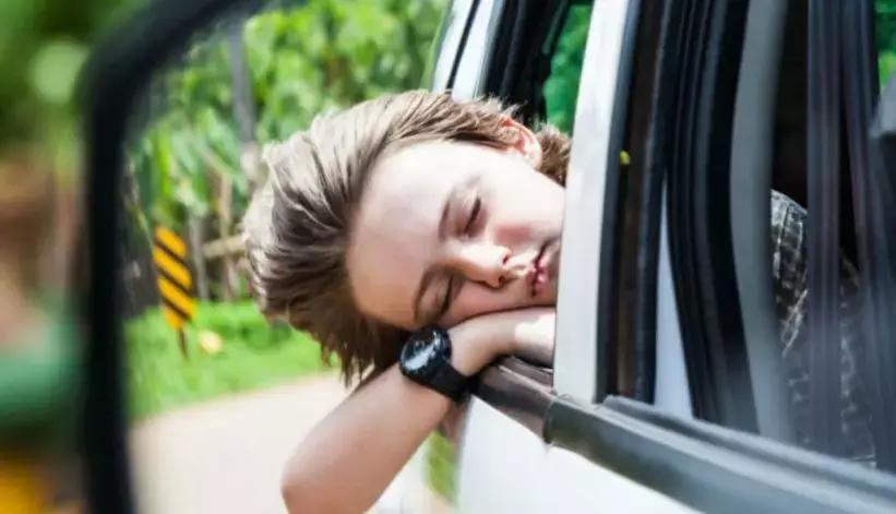 为什么一坐电动汽车就头晕想吐,坐电动轿车头晕恶心怎么回事