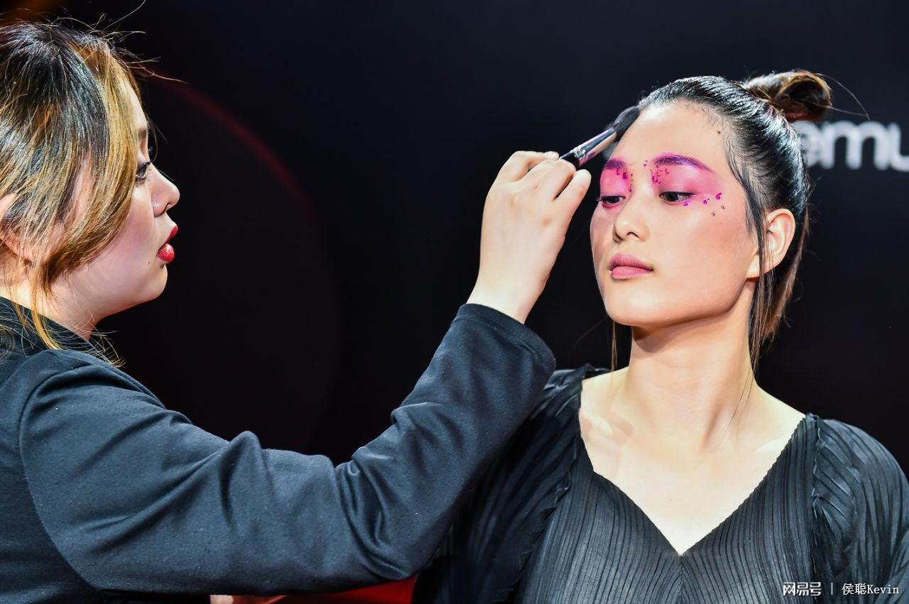 10.18植村秀新品派对,植村秀2018圣诞彩妆视频