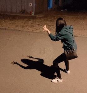 被龙虾夹了一下,手被龙虾的钳子夹了会怎么样