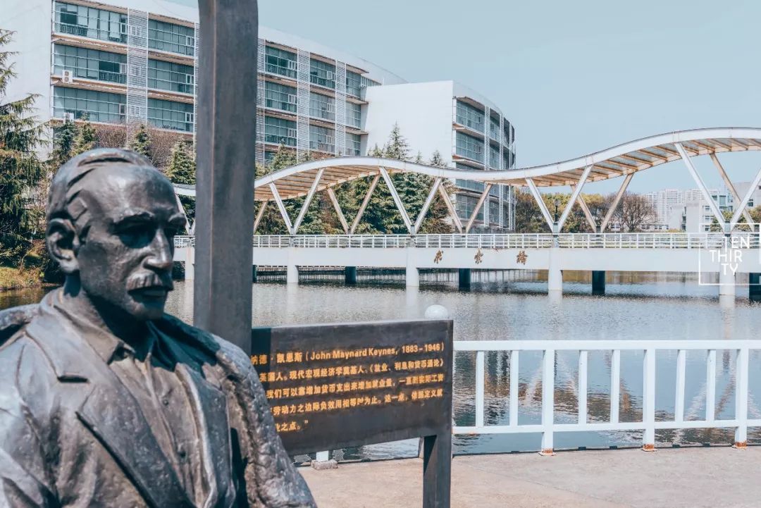 湖北经济学院为什么叫藏龙岛,湖北经济学院在江夏藏龙岛吗