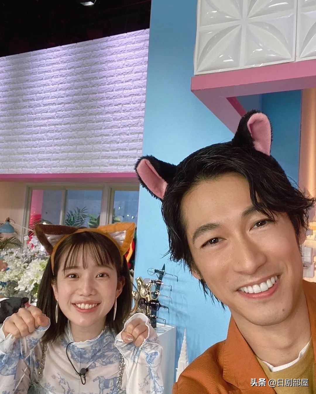 钘ゅ唸闈涜妭鐩鎼,钘ゅ唸闈涚患鑹烘彁鍒扮殑濂崇敓鏄皝