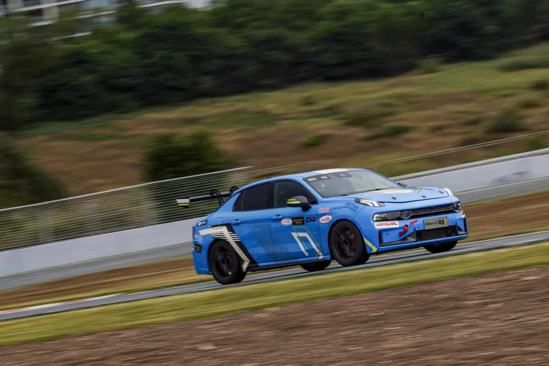 领克03过弯翻车,新款领克03推背感实测