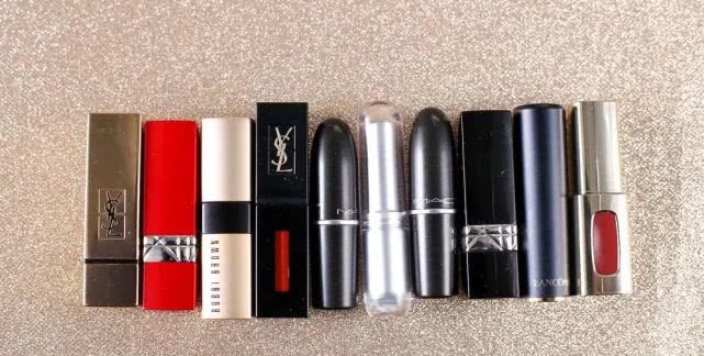 买支口红几百块还说色号不对,买口红被专柜推荐色号忽悠了