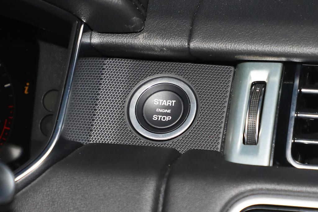 路虎揽胜对比兰博基尼suv评测,路虎揽胜创世加长版奢华suv