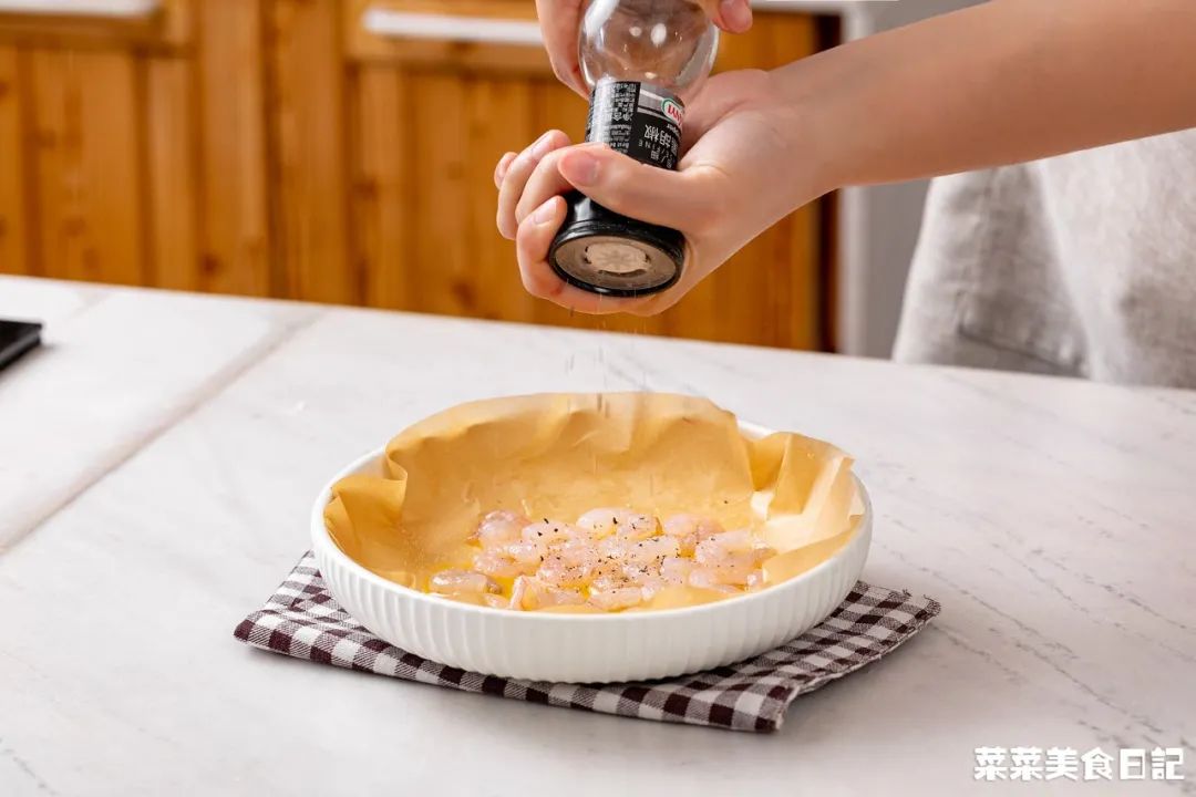 上班族午饭微波炉加热,微波炉解决一日三餐