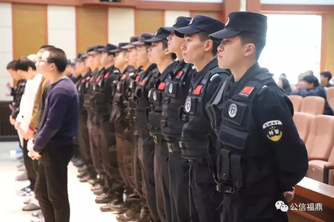 涉嫌微信聚众赌博怎么判,微信群聚众赌博犯法吗