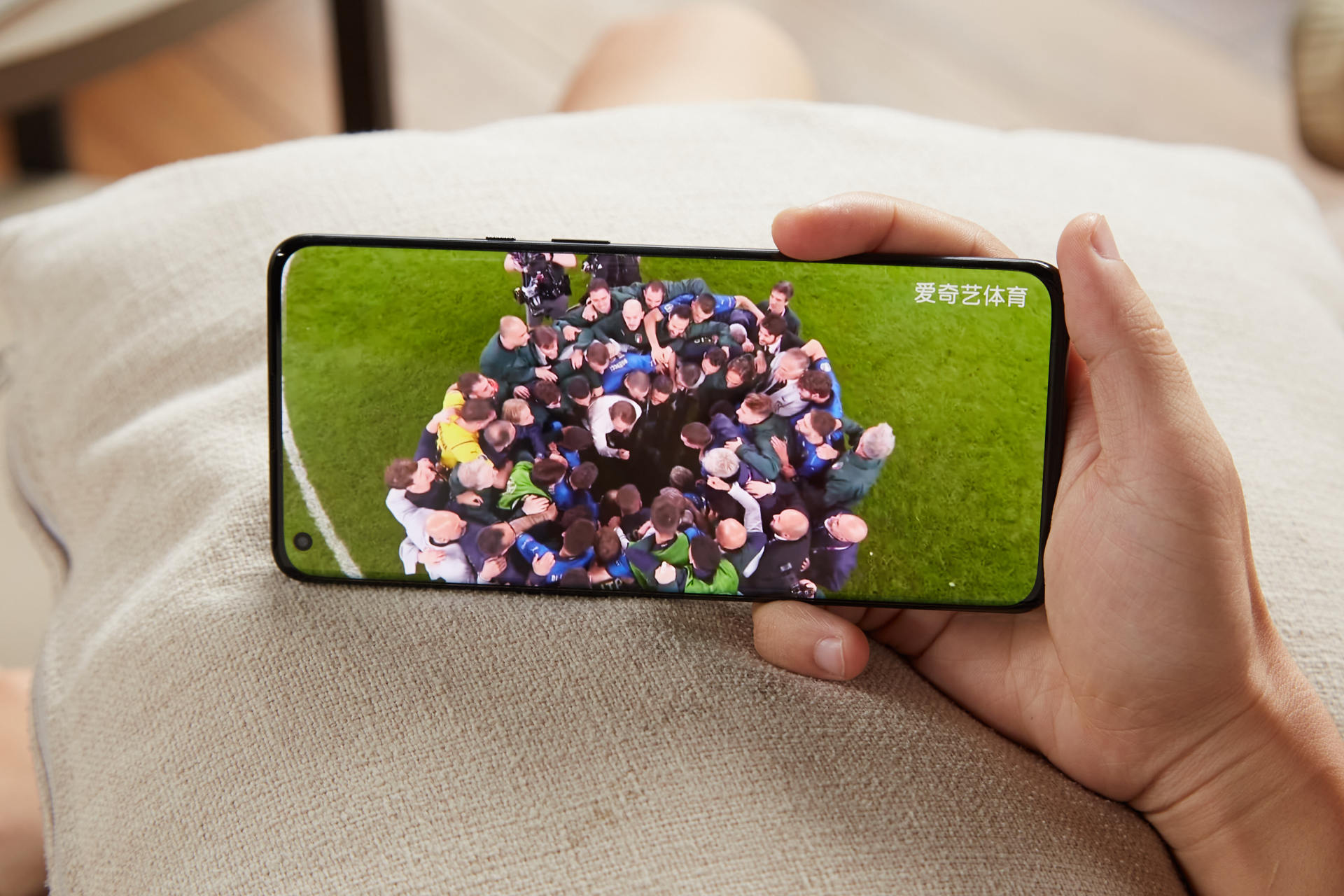 比肩顶级电视?用手机观看欧洲杯体验如何,一加用户道出了实情