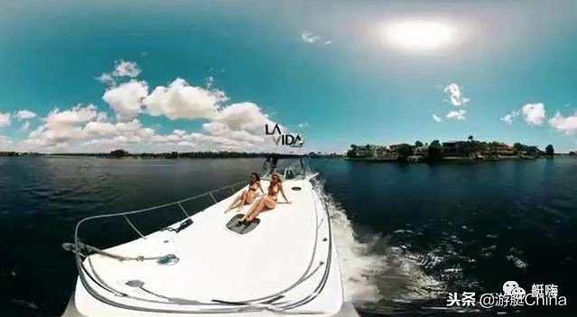 吉娘娘与刘雯一起走秀,刘雯吉娘娘同台