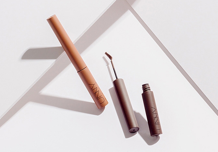 泫雅哥特式烟熏妆超夸张,泫雅ysl妆容