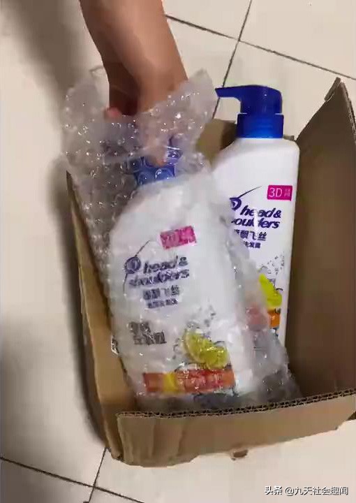 女子网购洗发水开箱懵了,女子买到潘飘飞丝牌洗发水