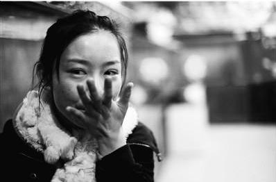 为艺术正名,网红苏紫紫曾全裸接受采访:我可以洒脱地看你你能吗