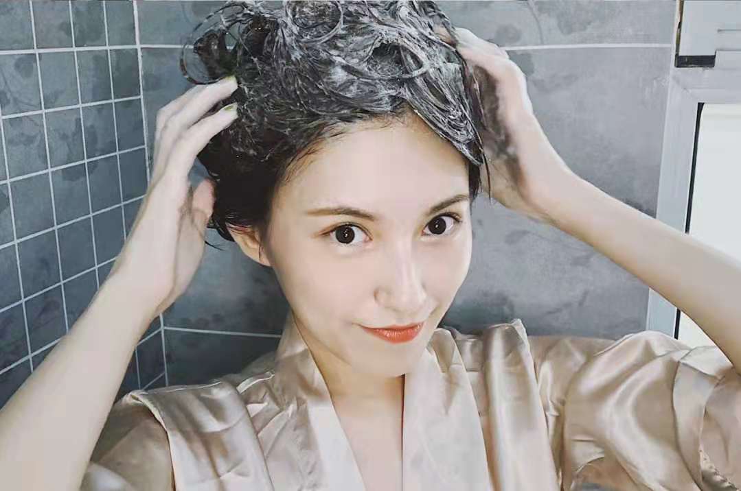 护发素会对头皮损伤吗,护发素会堵塞头皮毛囊吗