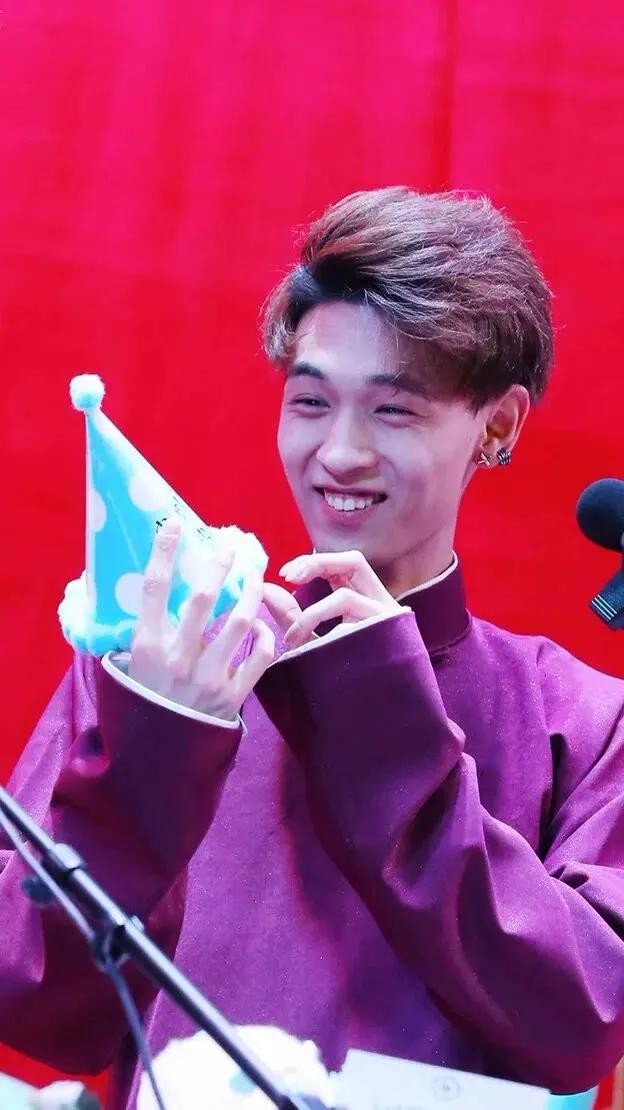 师兄团宠秦霄贤,师父有多宠小徒弟秦霄贤