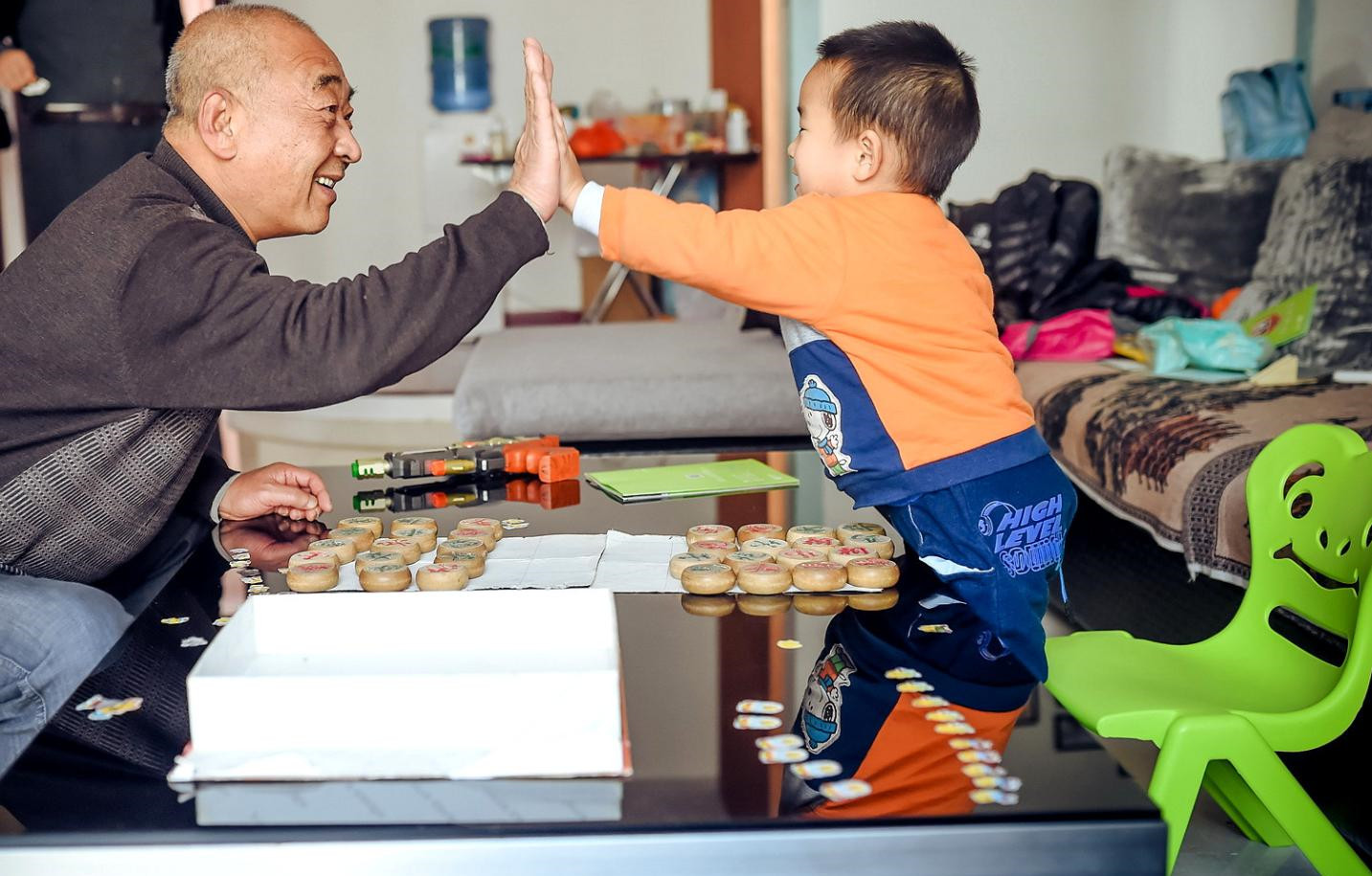 奶奶是真疼孙子还是假疼，看这四个方面就一清二楚，想瞒也瞒不住