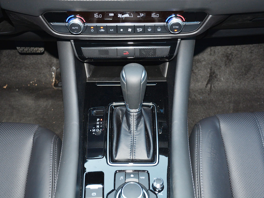 日产天籁和马自达阿特兹对比,阿特兹2.0跟天籁2.0哪个性价比高