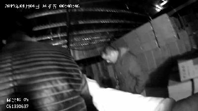 浙江情侣做微商卖“新秀丽”，几个月就买奔驰住别墅！结果悲剧了