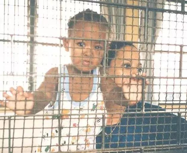 出国千万别帮人带东西,出国留学千万别带这些东西