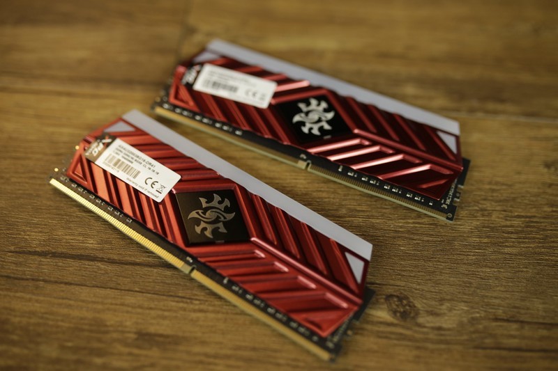 贫穷限制了想像，跑分64万烧包主机扫雷卡不卡？