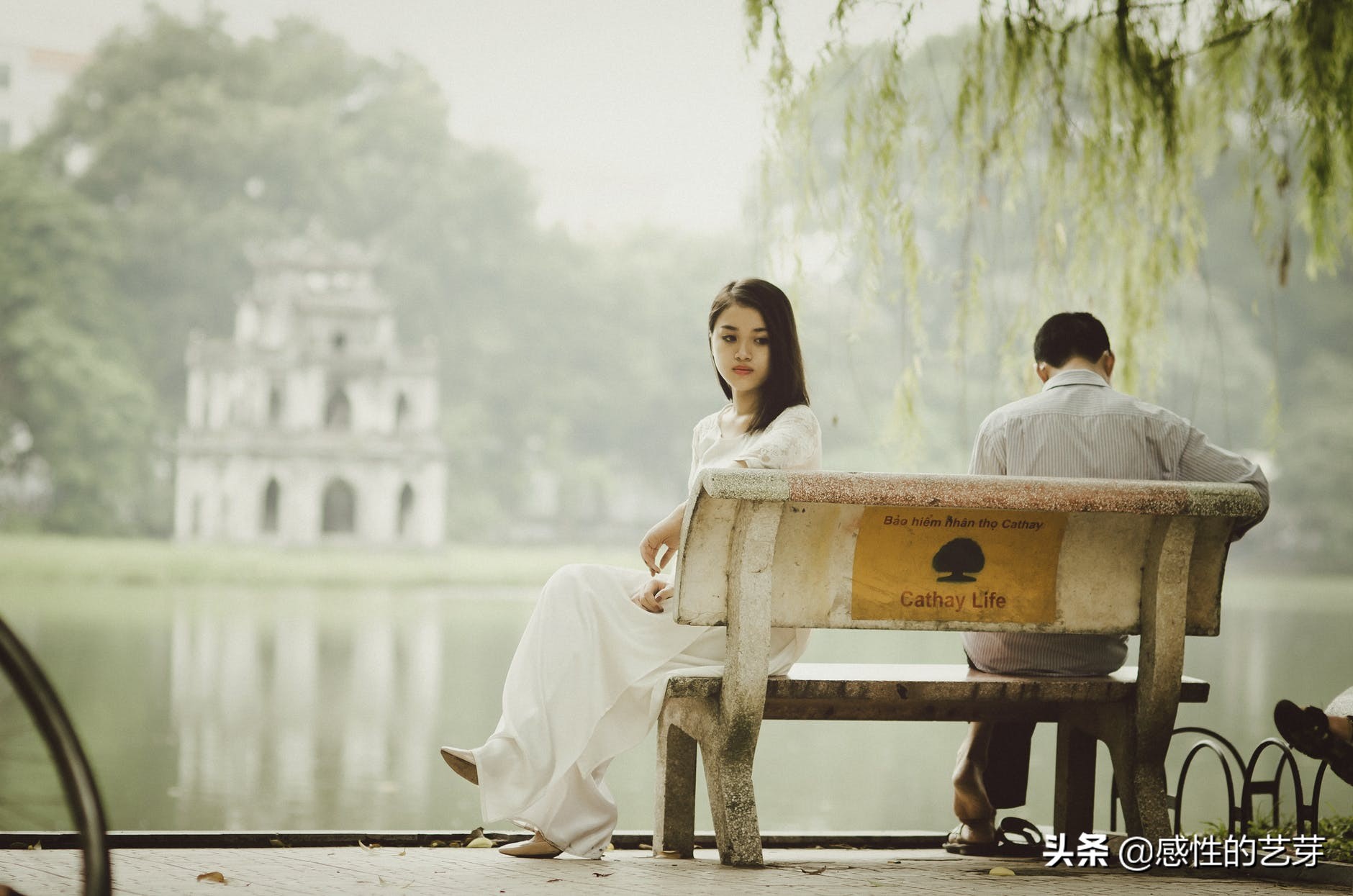 男朋友背着我去上网，却告诉我在加班，我们感情是不是出现危机了