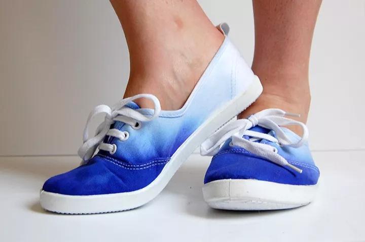 穿腻了小白鞋可以这样来改造,教你把小白鞋变潮流