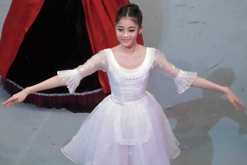 穿359元衣服的“三星小公主”李元珠，和她背后的千亿闺蜜团