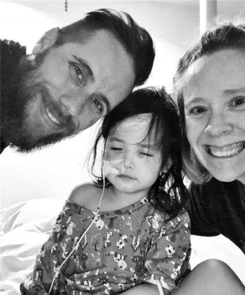 美国夫妇跨国领养的中国“蓝眼睛”女孩，当时被抛弃，如今怎样啦