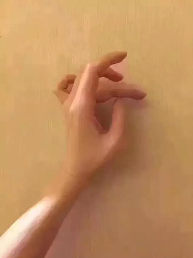 新疆舞蹈基本动作手势,中国舞蹈基本功连串视频