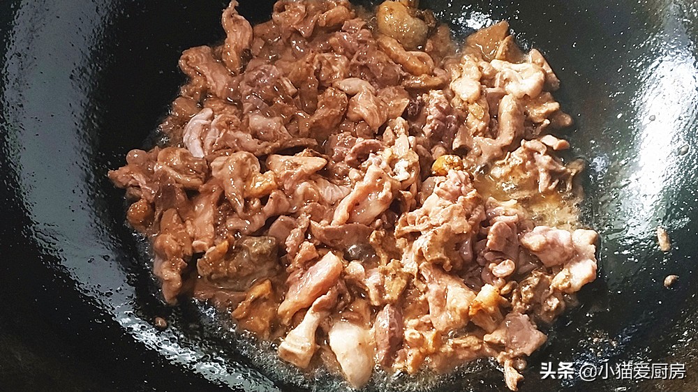 小炒鸡杂正宗做法视频,湖南正宗家常小炒酸辣鸡杂做法