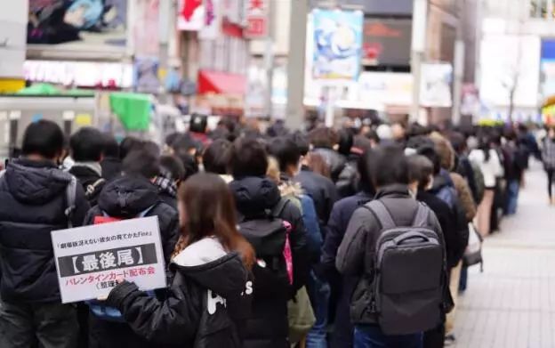 宅男们的福利，五等分的新娘举办情人节活动，蛋糕想带回去纪念