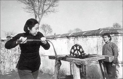 农村打的水井刚开始为什么是浑水,老水井能打出水吗