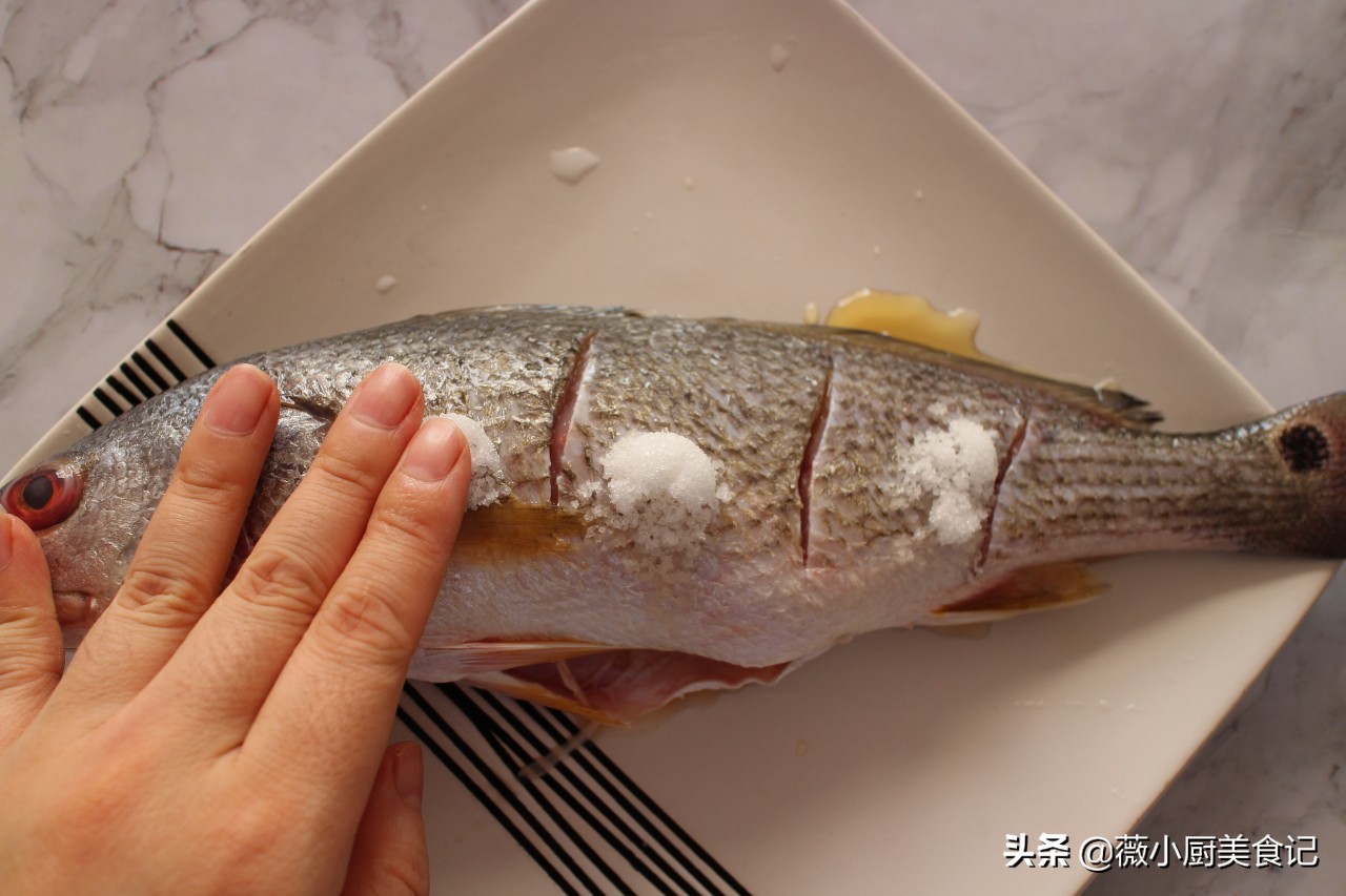 怎样蒸鱼不腥又好吃,蒸鱼怎样做才嫩而且好吃