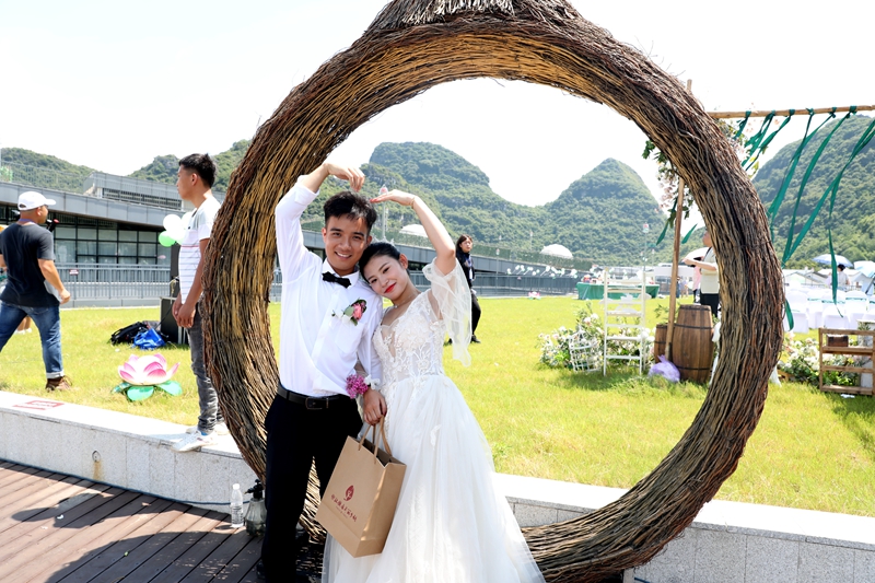 迎着“荷”风,寻着“荷”香!一生一世,百年好“荷”~