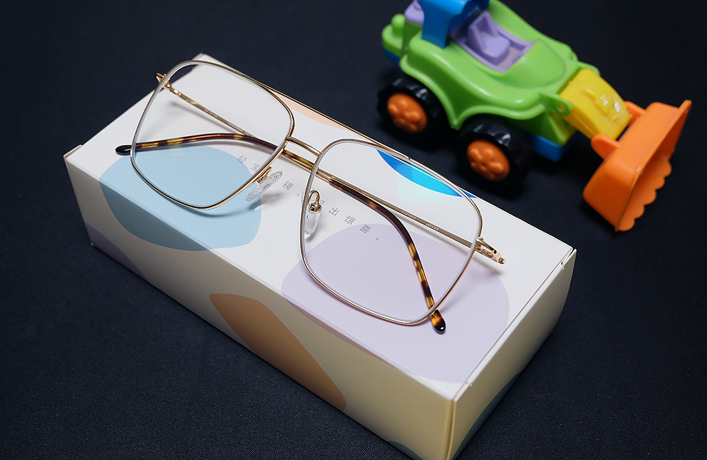 紫外线变色眼镜测评,防紫外线100到500之间眼镜测评