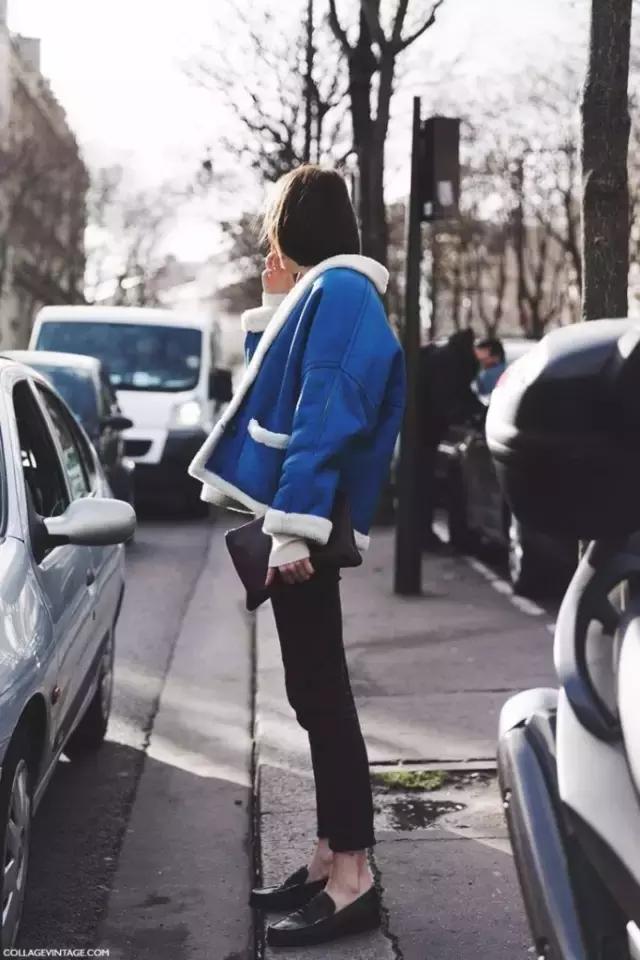 藏青色和黑色哪个更显白显气质,穿这几个颜色显白又气质