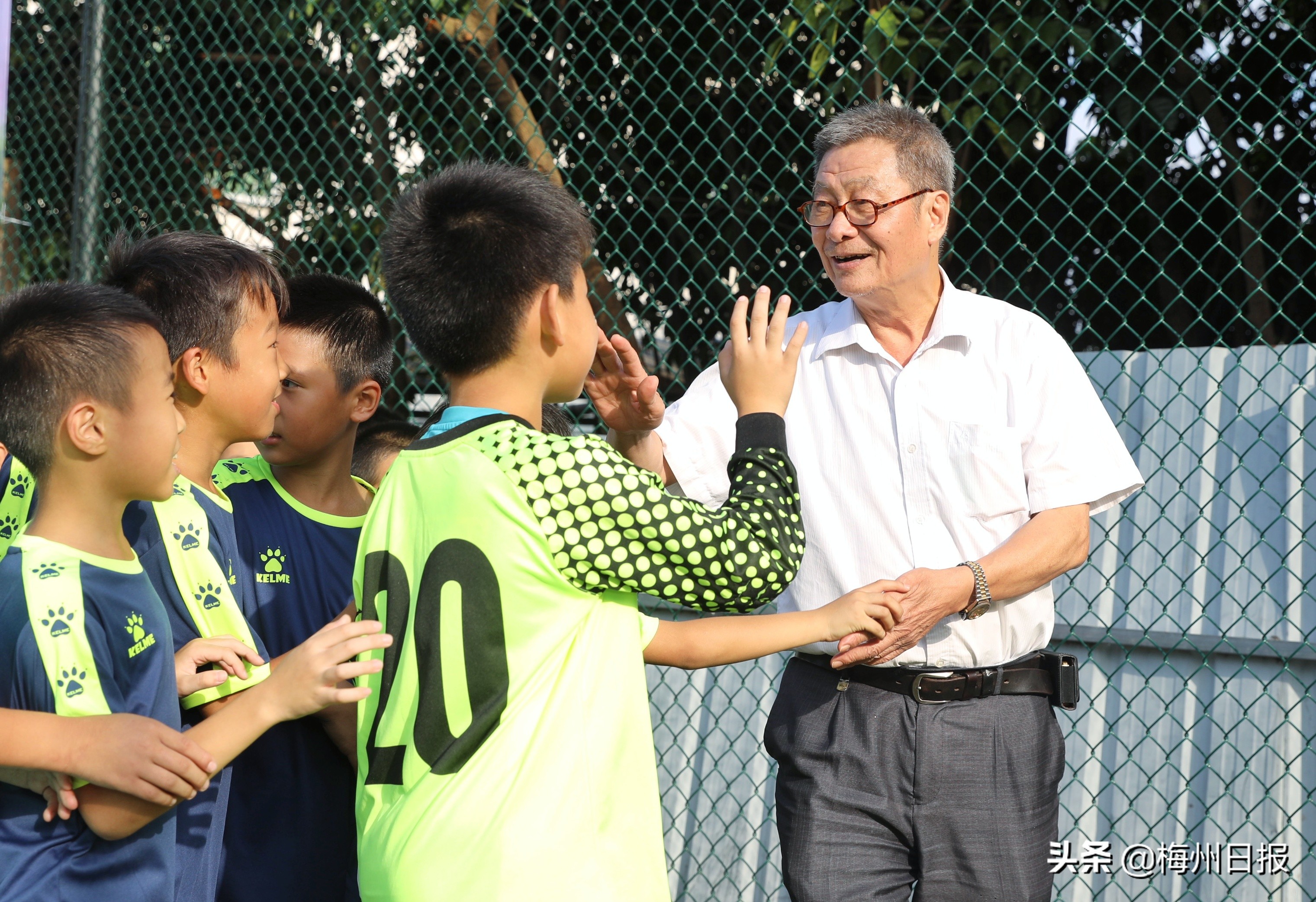 梅江公园二期足球场现在免费吗,梅江区哪里有免费足球场