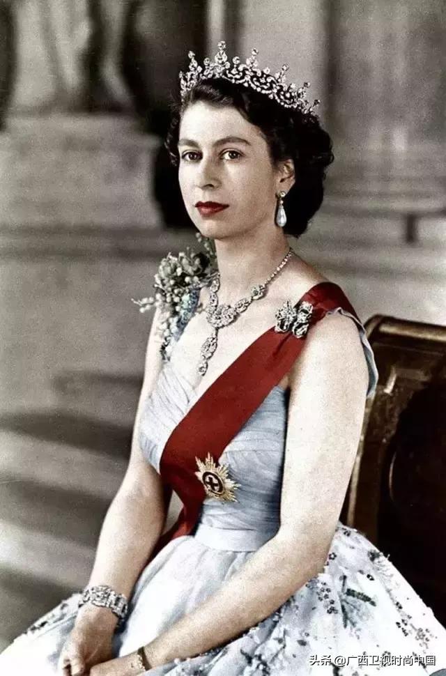 别小看一枚小胸针，透露着你的品位和故事……