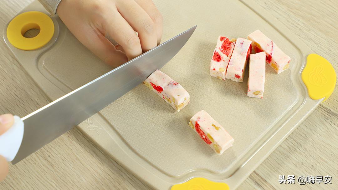 自己在家做牛轧糖的做法,自制牛轧糖的做法教程