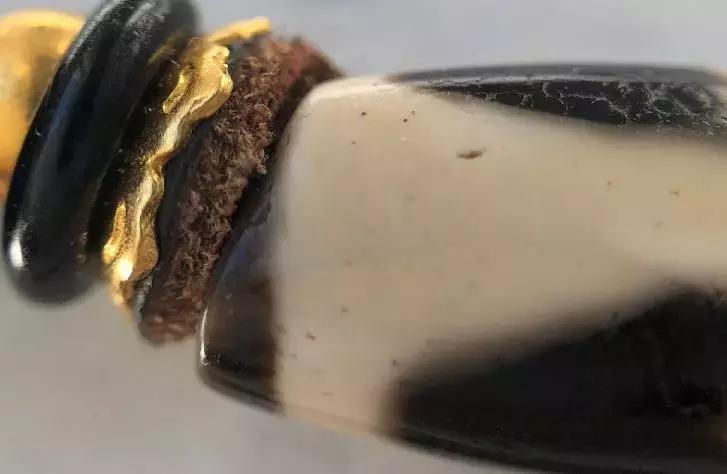 天珠朱砂点和朱砂线,天珠朱砂点越戴越多