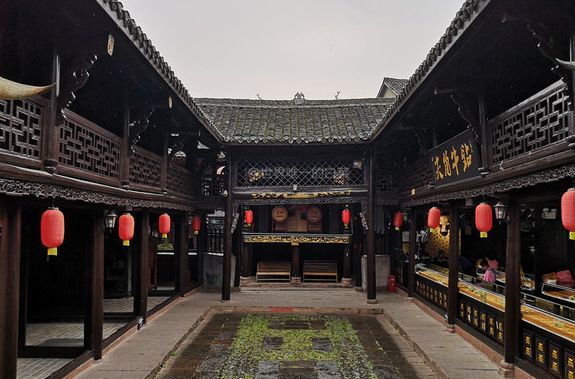 凤凰古城为什么走红,凤凰古城因何扬名于世